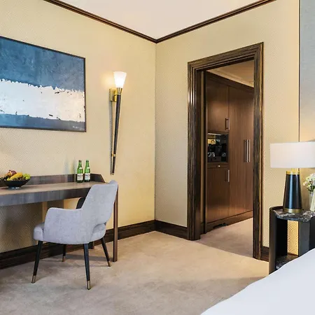 Hotel Nh Collection Carlo Iv