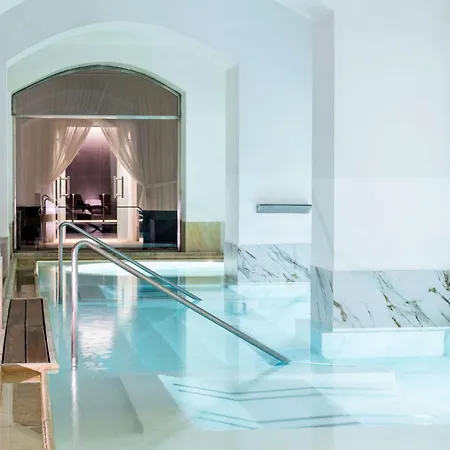 Nh Collection Carlo Iv Hotel 5*