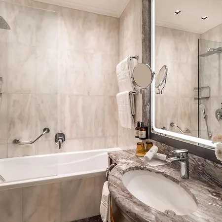 Nh Collection Carlo Iv 5* Praha