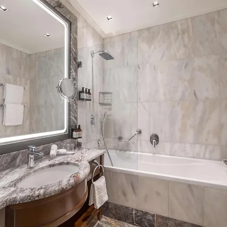 Hotel Nh Collection Carlo Iv