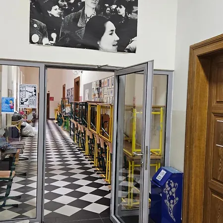 In School بيت شباب براغ