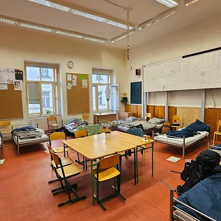 In School بيت شباب براغ