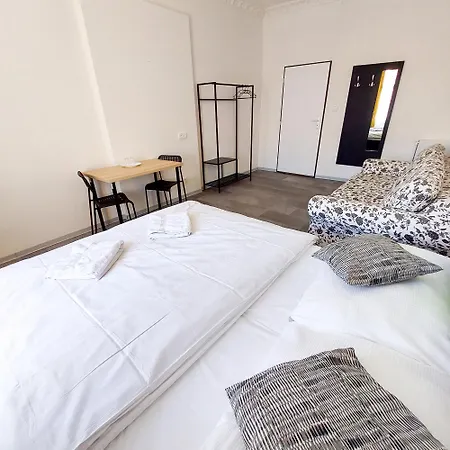 Lounge G2 בית אירוח