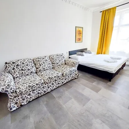 בית אירוח Lounge G2 *