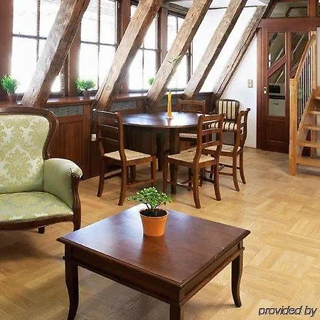 Leo Old Town Apartment *