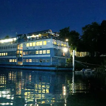Vodnik Botel