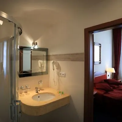 Ariston Hotel