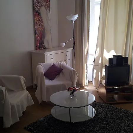 Naprstkova Apartamento *