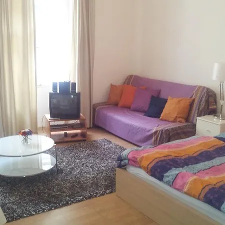 Naprstkova Apartamento *