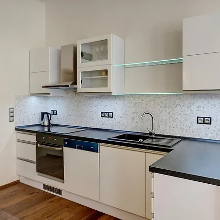 Historic Centre Ii Apartment *