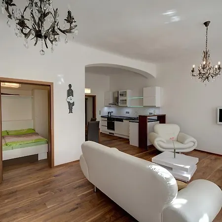 Historic Centre Ii Apartment *