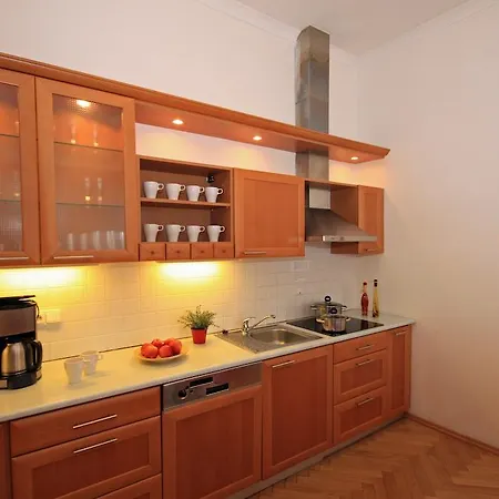 Apartment Leo Old Town