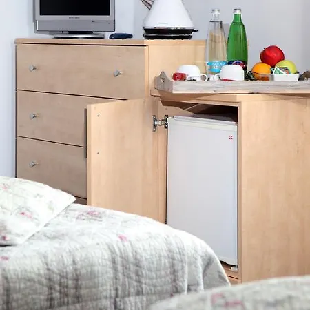Chvalská Tvrz