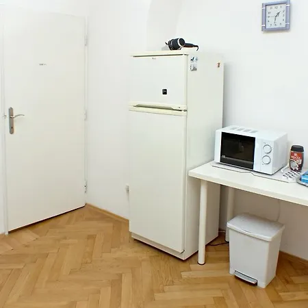Hostel Prague-1 *