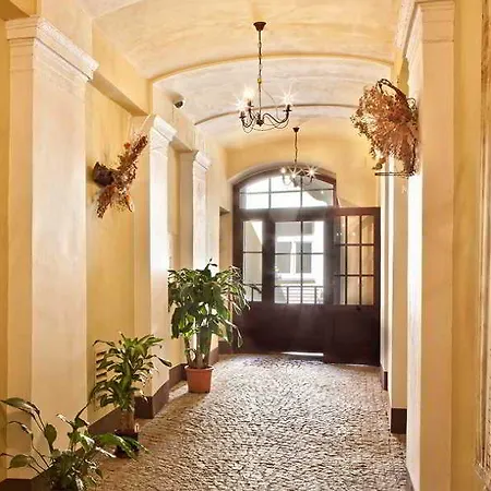 Oasis Aparthotel 4*