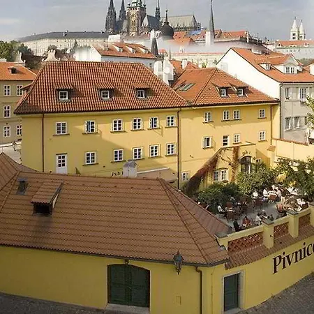 Archibald At The Charles Bridge 4* Prága