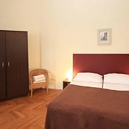 Leo Old Town Apartment *