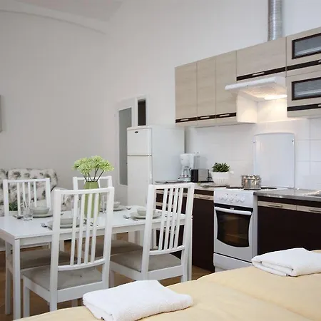 Leo Old Town Apartment