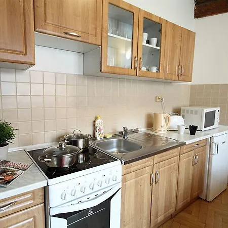 Leo Old Town Apartment *