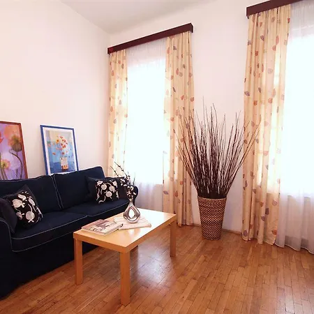 Leo Old Town Apartment *
