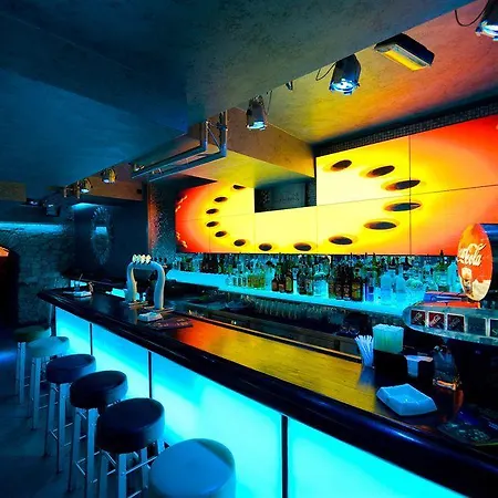 U Zlateho Stromu By Bhg 4* Prague