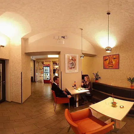 Pav Hotel 3*