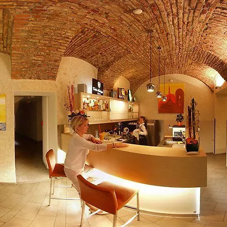 Pav Hotel