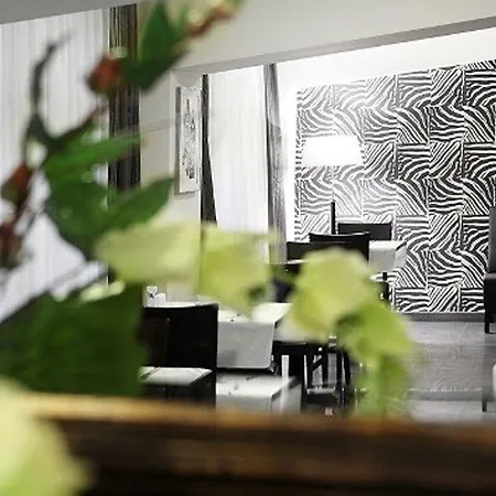 Hotell Elysee 4*