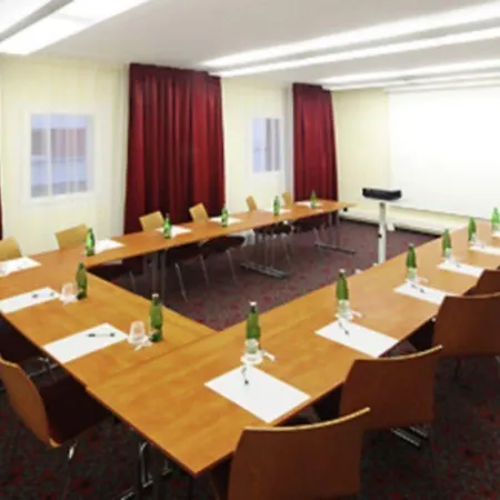 Hotel Ibis Old Town 3*