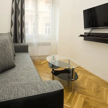 Black & White Apartment Prague By Wenceslas Square And Muzeum Lägenhet