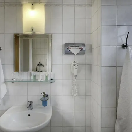 Otar Hotel 3*