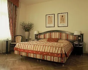 Elysee Hotell
