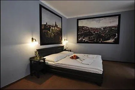 U Cervene Zidle - Red Chair Hotel Praha
