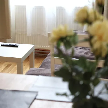 Old Town Apartment *