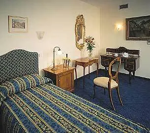 Tyl Hotel