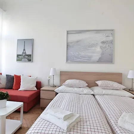Angel Aparthotel 3*