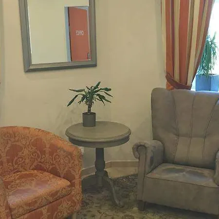 Le Petit Hotel