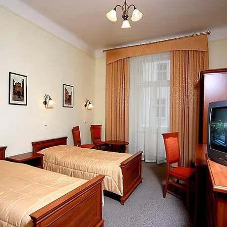 & Royal Standard Hotel