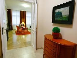 Hunger Aparthotel 4*