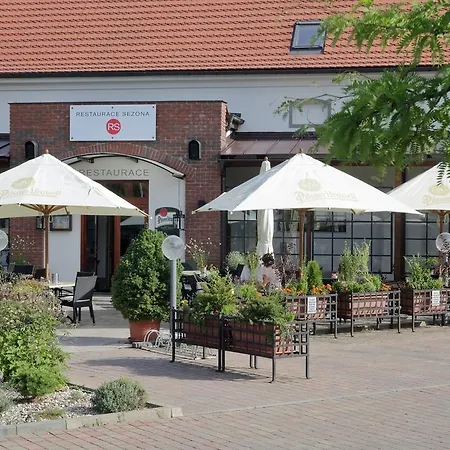 Chvalská Tvrz Hotel 3*