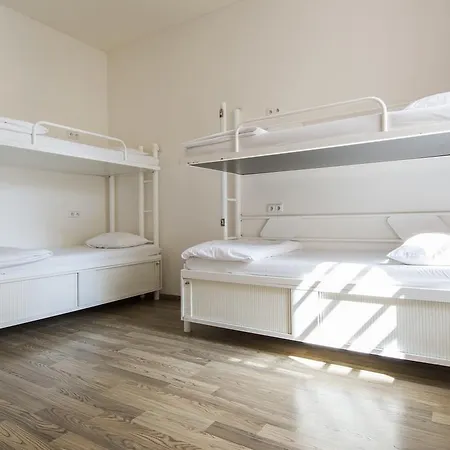 Hostel Safestay Prague Charles Bridge *