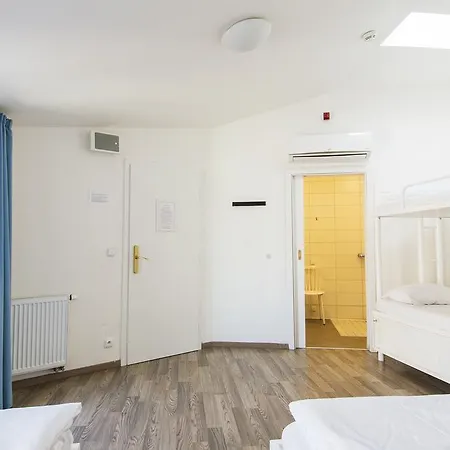 Safestay Prague Charles Bridge Hostel Prag