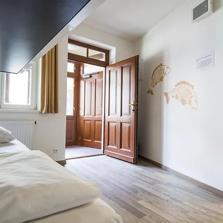 Hostel Safestay Prague Charles Bridge *