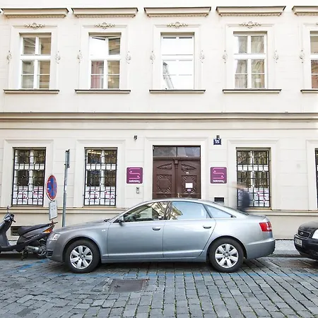 Hostel Safestay Prague Charles Bridge *