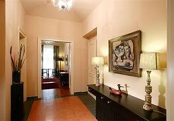 Hunger Aparthotel