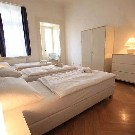 Leo Old Town Apartment *