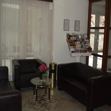 Otar Hotel 3*