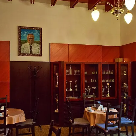 Отель Meran 3*