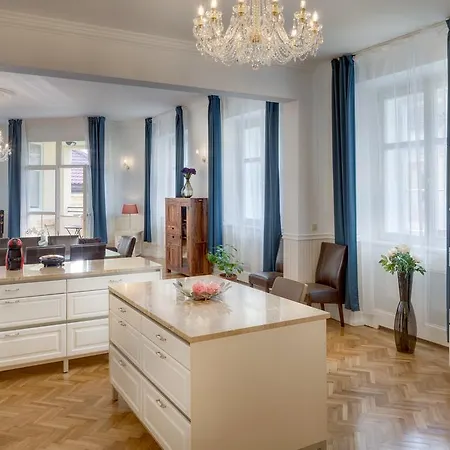 Smetanovo Nabrezi - Riverview Old Town Apartment