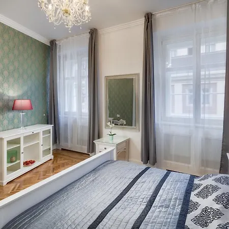 Smetanovo Nabrezi - Riverview Old Town Apartment